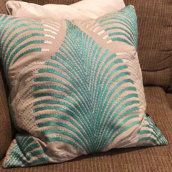 Decorative pillow - Picture 1 of 1